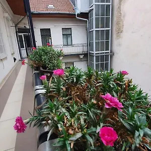 Appartamento Violet With Air Condition, Budapest